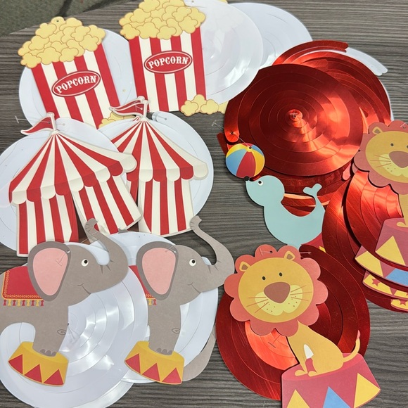 Circus Themed swirls red and white big top circus lion elephant seal decorations - Picture 1 of 4
